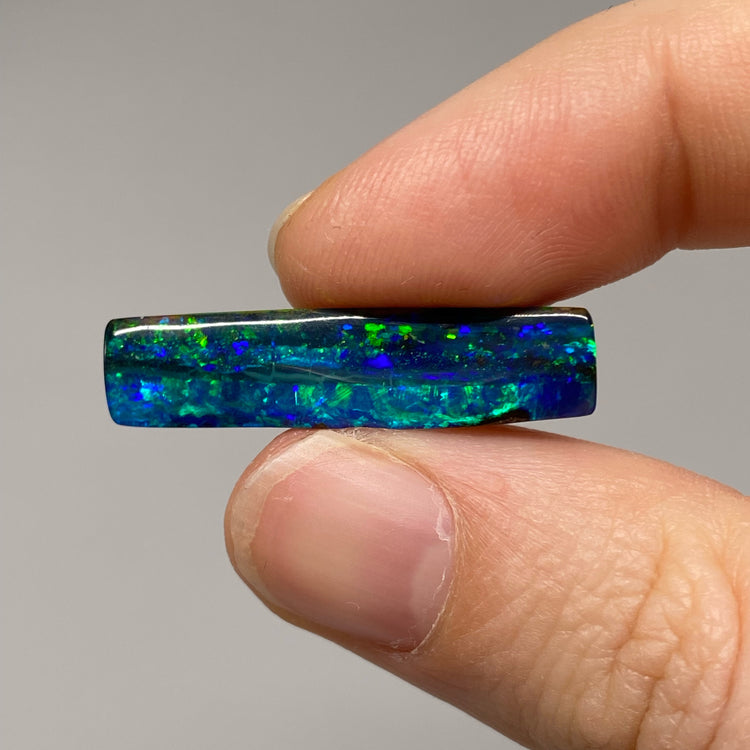 10.80 Ct top gem green-blue boulder opal