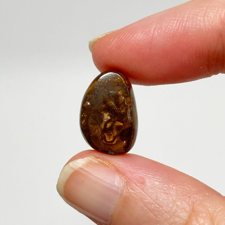 8.95 Ct electric green boulder opal