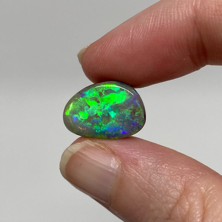 8.95 Ct electric green boulder opal
