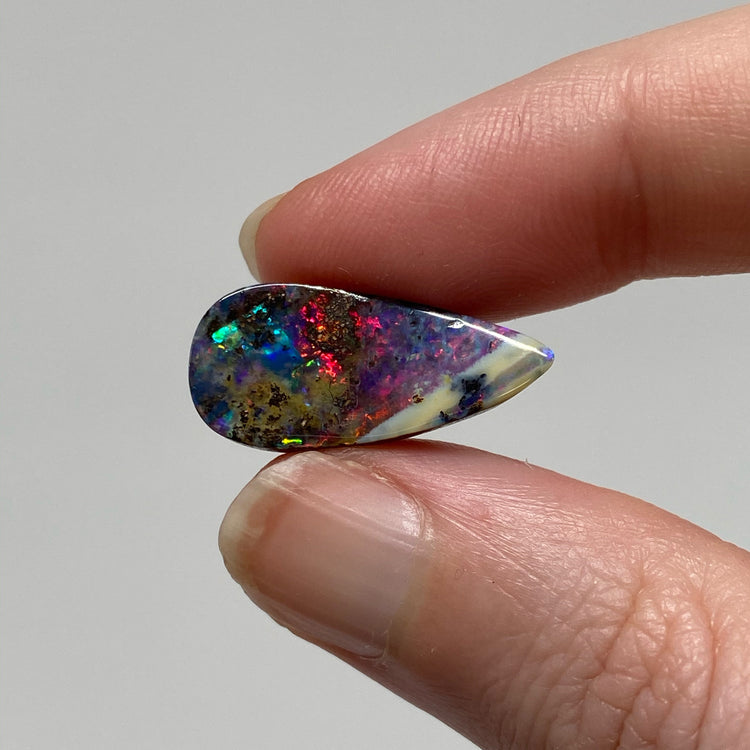 7.80 Ct broad flash boulder opal