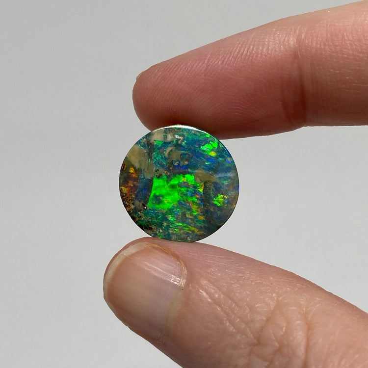 6.63 Ct green circle boulder opal