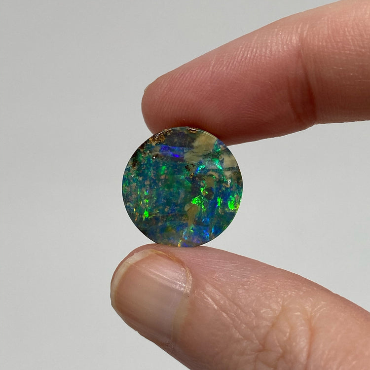 6.63 Ct green circle boulder opal