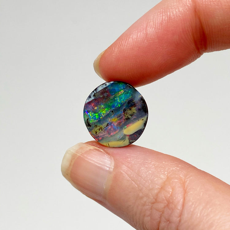 7.05 Ct colorful circle boulder opal