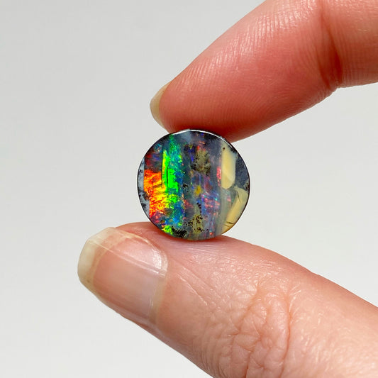 7.05 Ct colorful circle boulder opal
