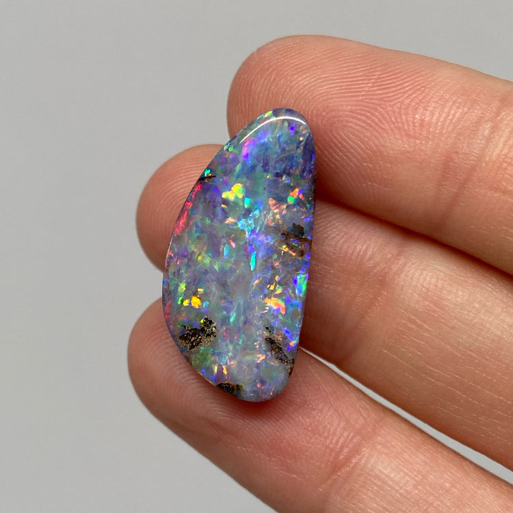 13.47 Ct rainbow boulder opal