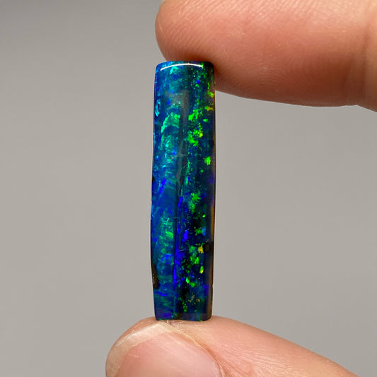 10.80 Ct top gem green-blue boulder opal