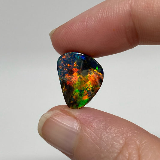 6.64 Ct small gem boulder opal