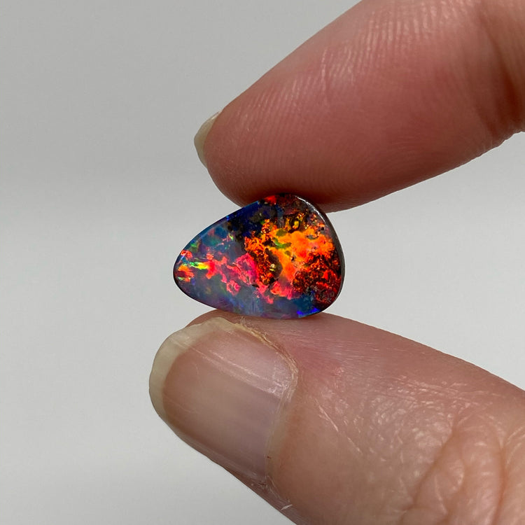 3.71 Ct small gem boulder opal