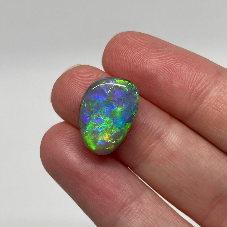 8.95 Ct electric green boulder opal