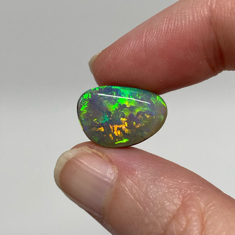 8.95 Ct electric green boulder opal