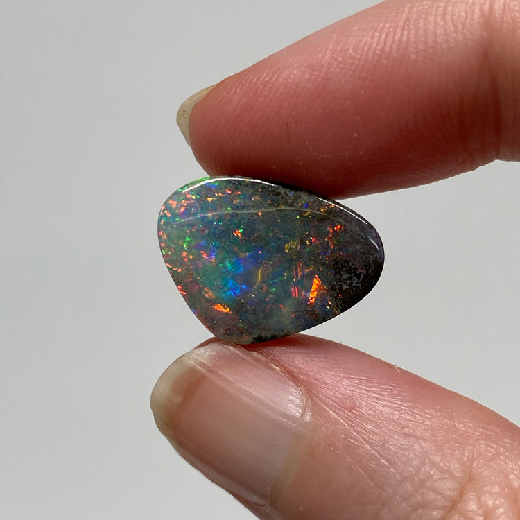 8.28 Ct broad flash boulder opal