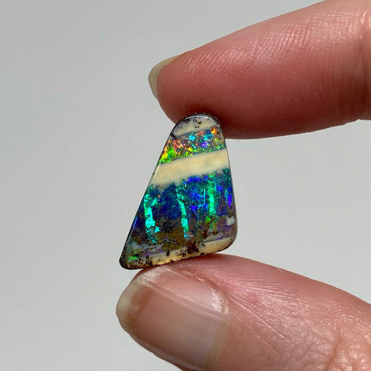 7.62 Ct small geometric boulder opal