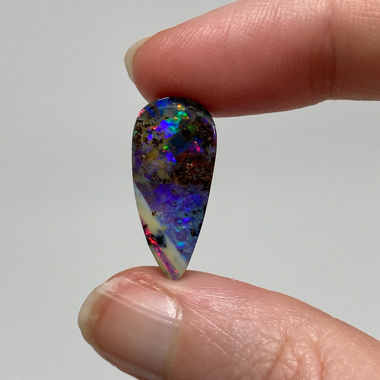 7.80 Ct broad flash boulder opal
