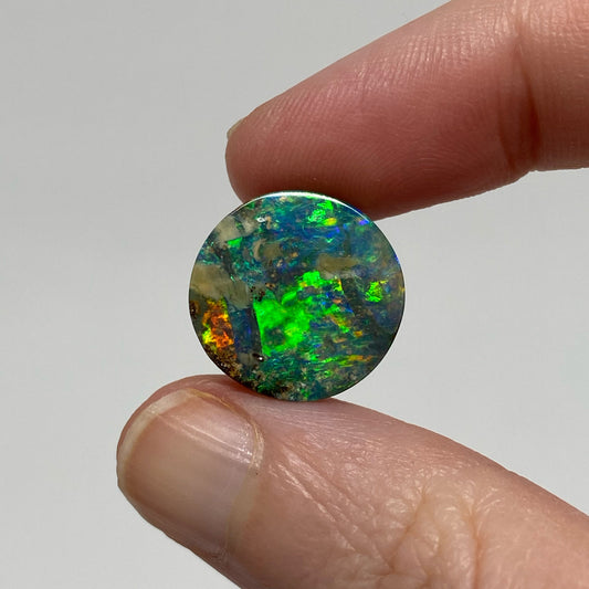 6.63 Ct green circle boulder opal
