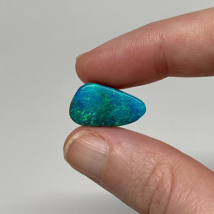 8.68 Ct ocean colored boulder opal