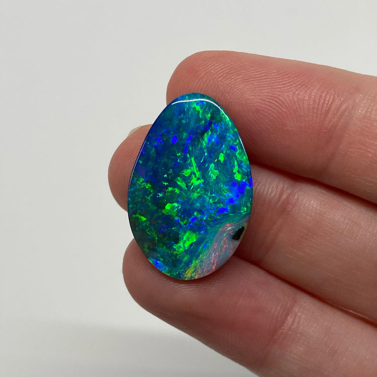 9.79 Ct top gem green-blue boulder opal