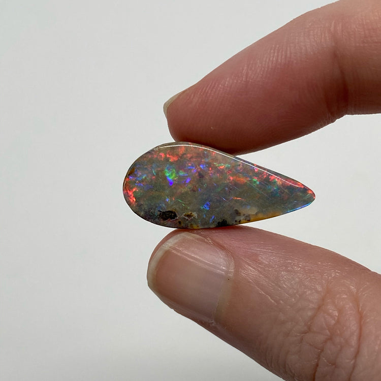 8.97 Ct rolling flash boulder opal