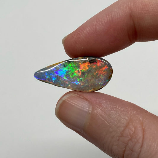 8.97 Ct rolling flash boulder opal