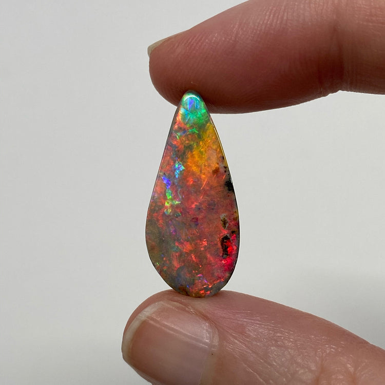 8.97 Ct rolling flash boulder opal