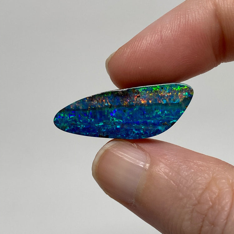 11.75 Ct green-blue and pink boulder opal