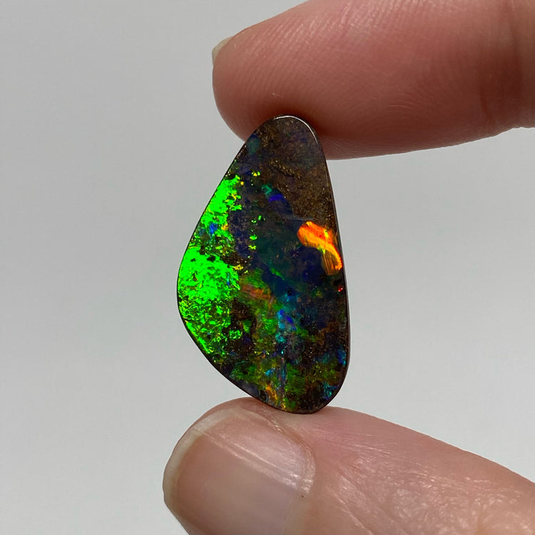 8.60 Ct broad flash boulder opal