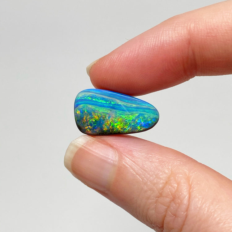 7.69 Ct free-form boulder opal