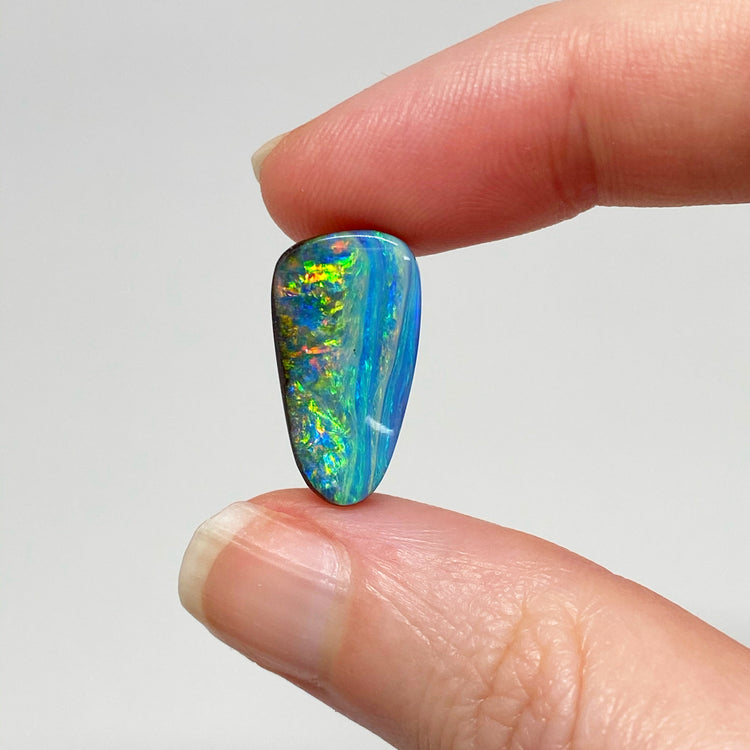 7.69 Ct free-form boulder opal