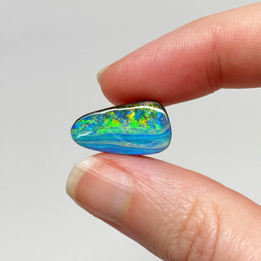 7.69 Ct free-form boulder opal