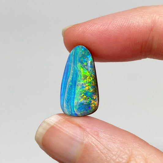 7.69 Ct free-form boulder opal
