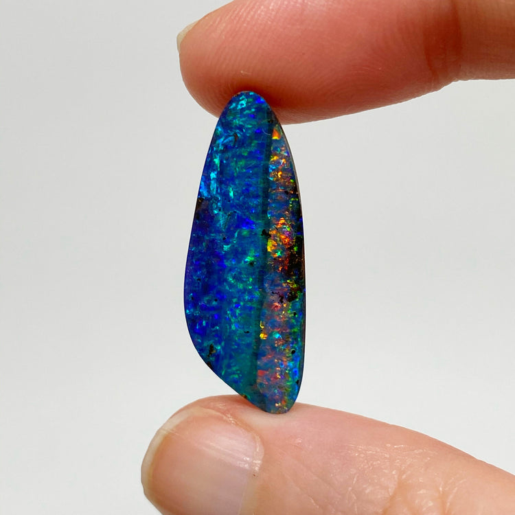 11.75 Ct green-blue and pink boulder opal